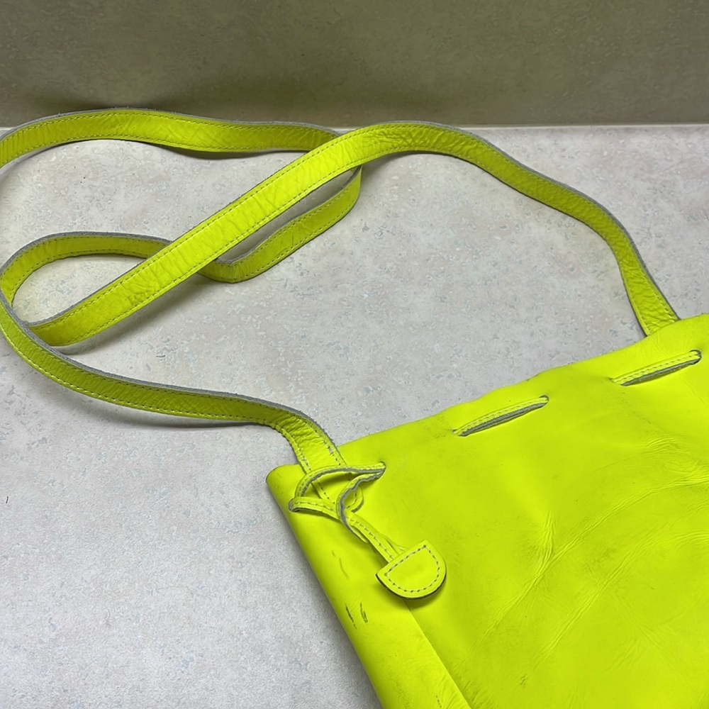 Baggu Crossbody Bag - Picture 4 of 11